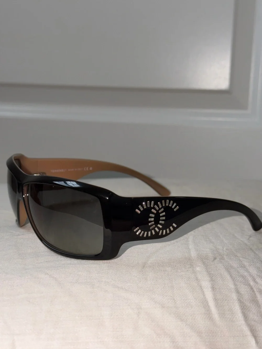 AUTHENTIC VINTAGE CHANEL Crystal sunglasses Black/Beige Baguette